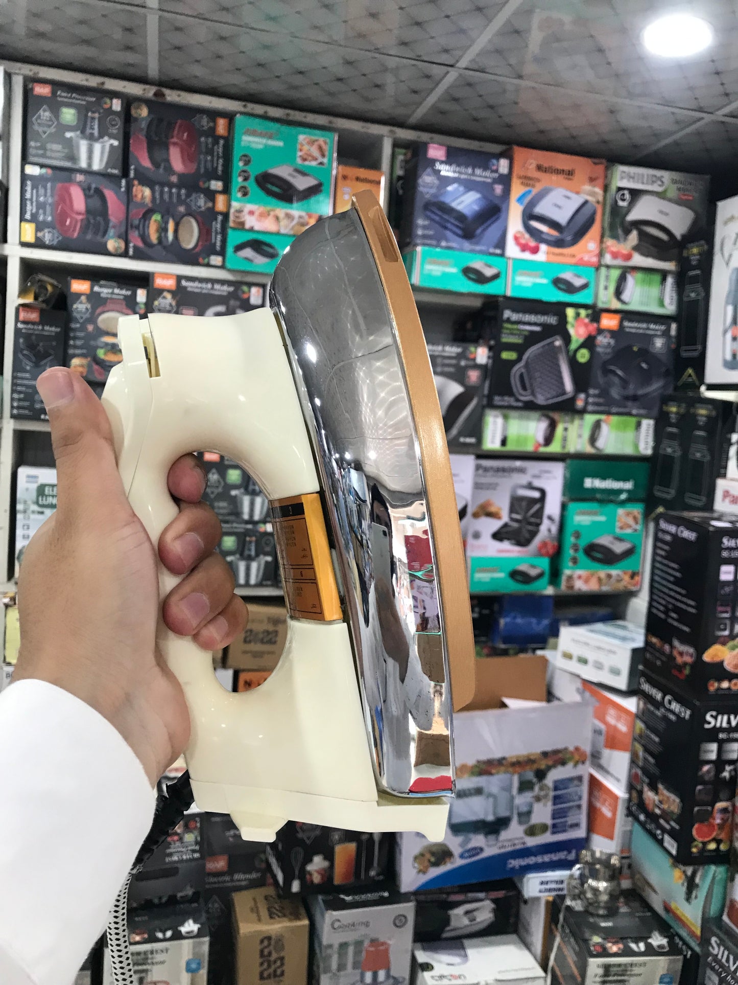 Panasonic 1000W heavy-weight design, and non-stick soleplate Iron