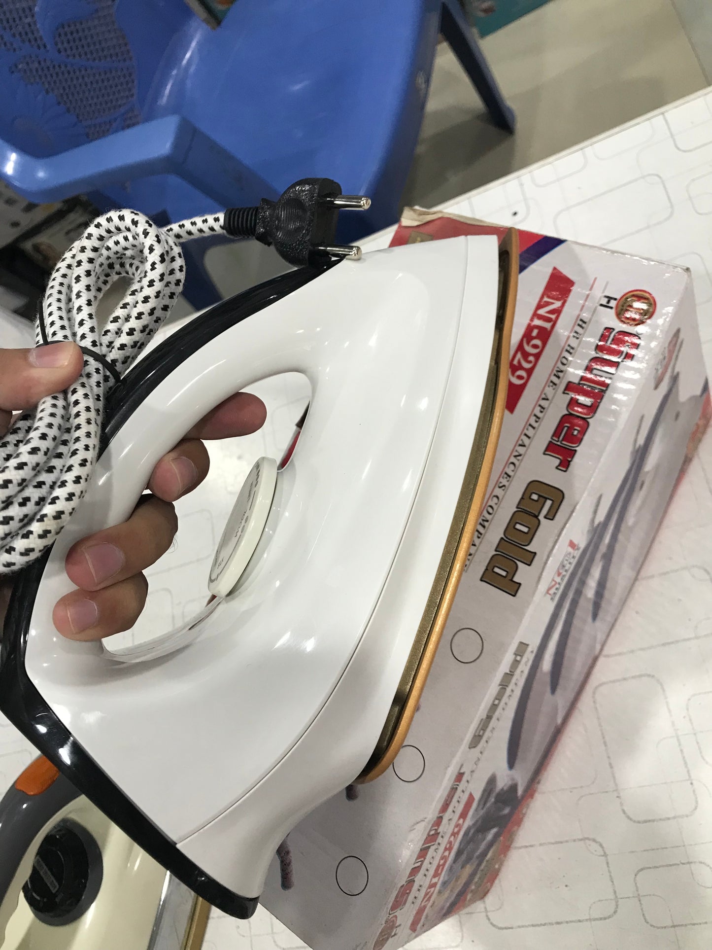 Super Gold Dry Iron NI-929 | Fast Heating and  Lightweight